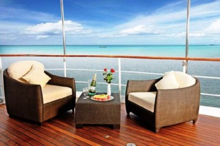 Motor Yacht Amnesia Aft Deck 2